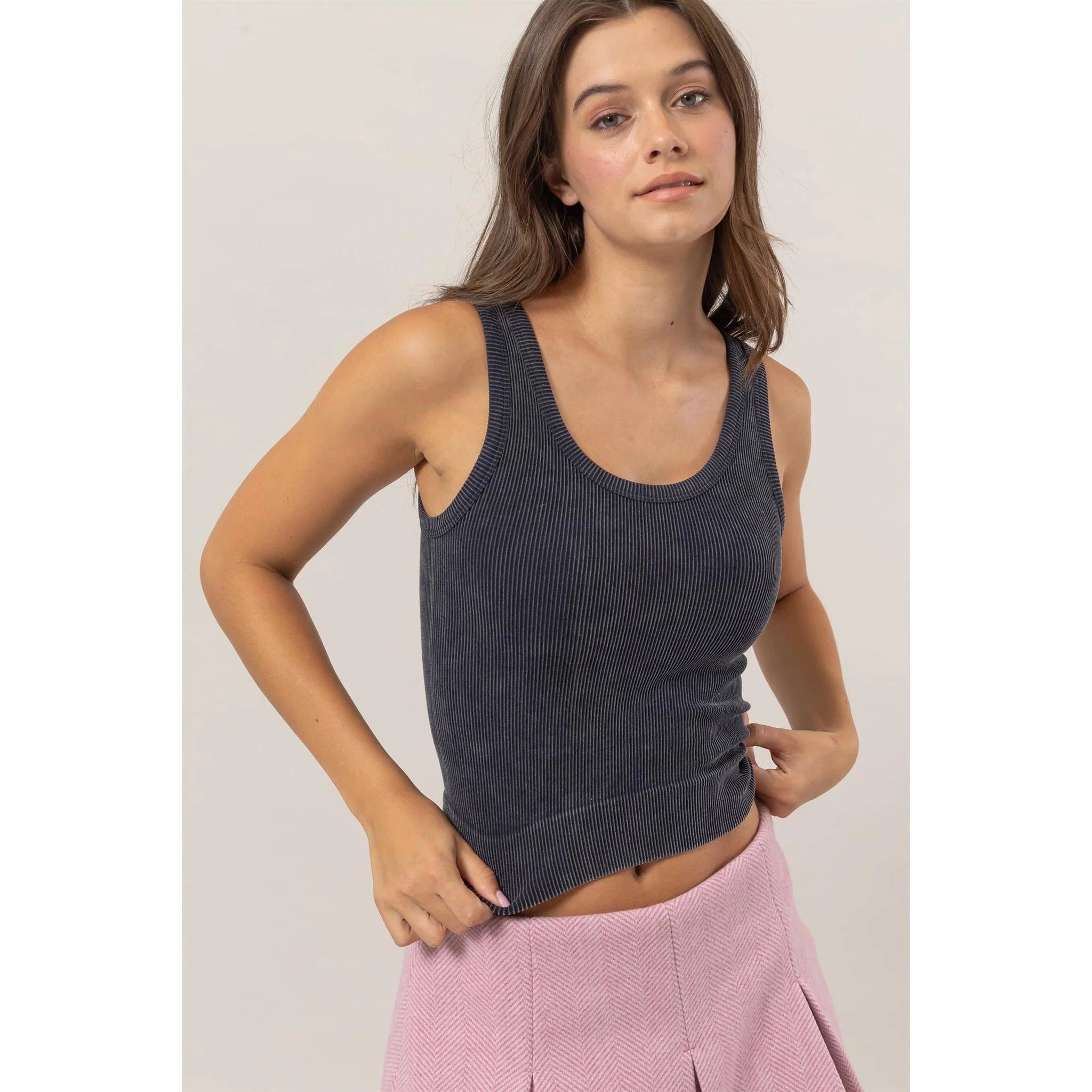 Mertle Seamless Cropped Tank Top - Black