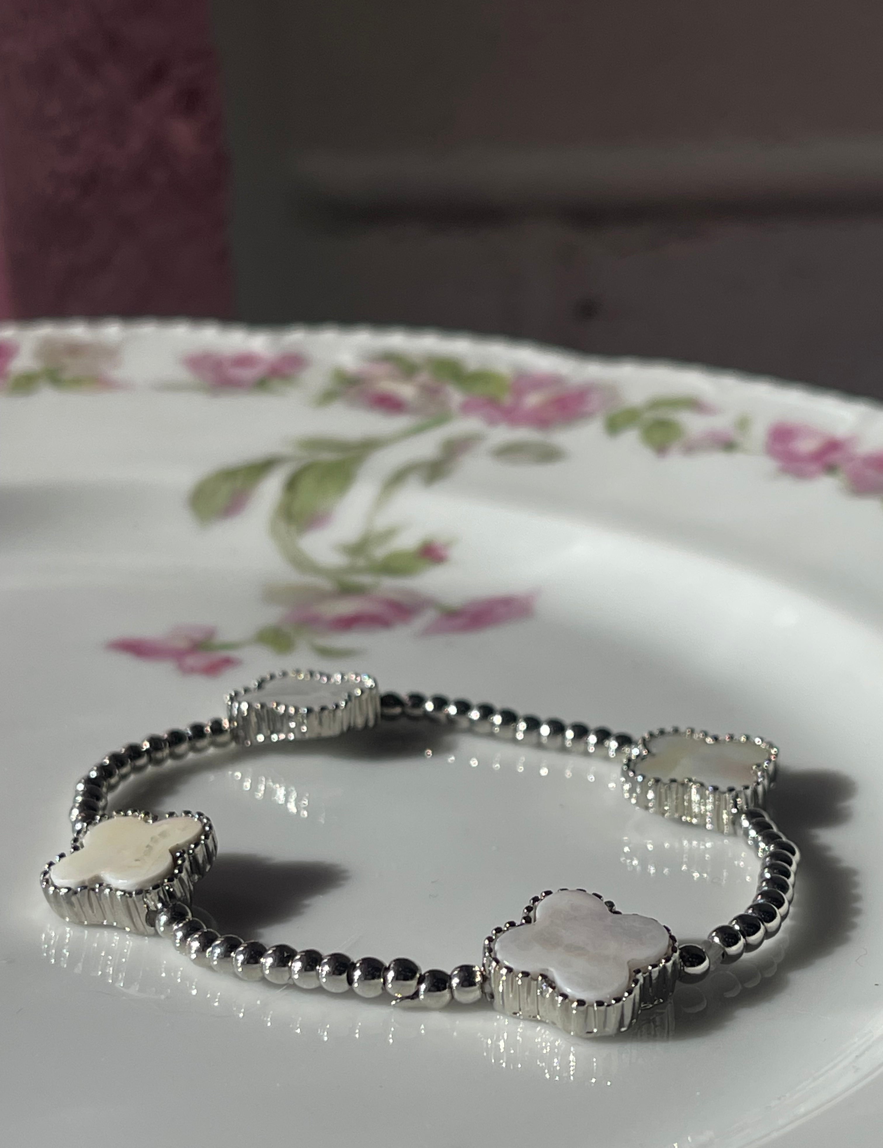 Mother of Pearl Clover Stretch Bracelet Silver