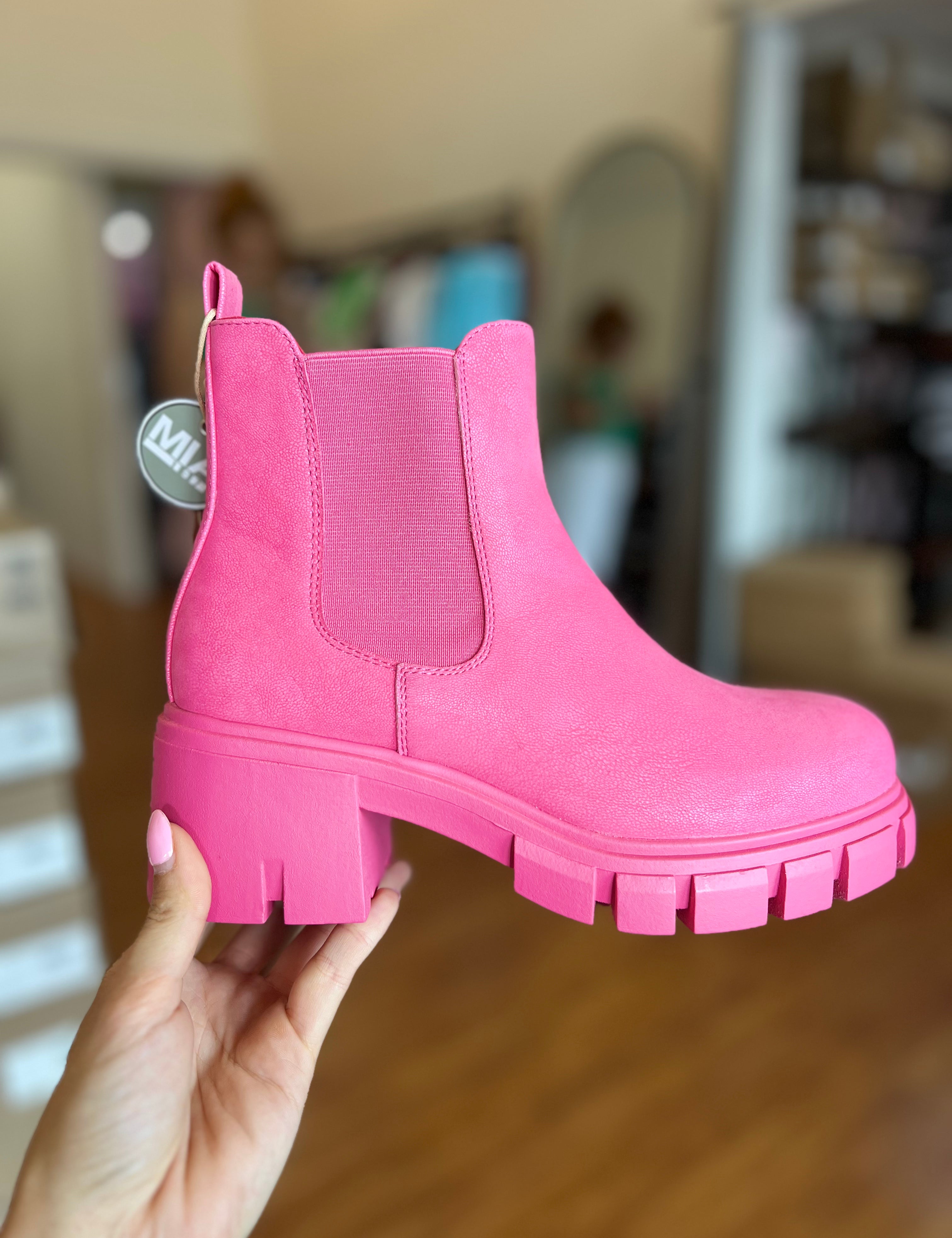 Ivy Chelsea Boot Hot Pink